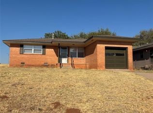 700 N 5th St, Clinton, OK 73601