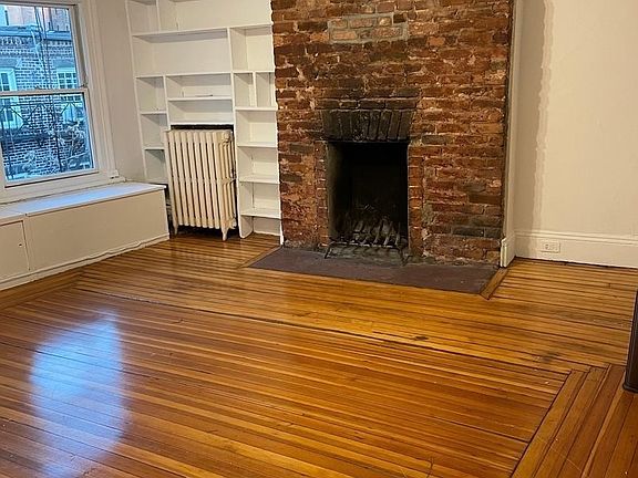 3rd image of 9 Patchin Pl APT 11