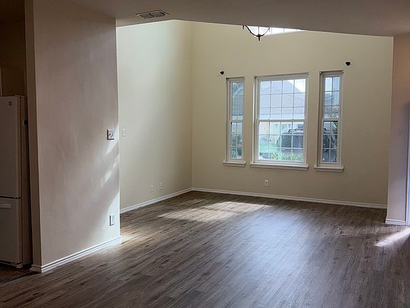 2nd image of 2623 Crown Holw