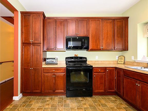 5th image of 6961 Constitution Dr