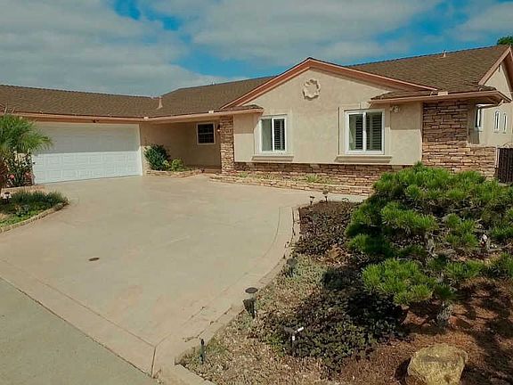 3rd image of 5652 Del Cerro Blvd