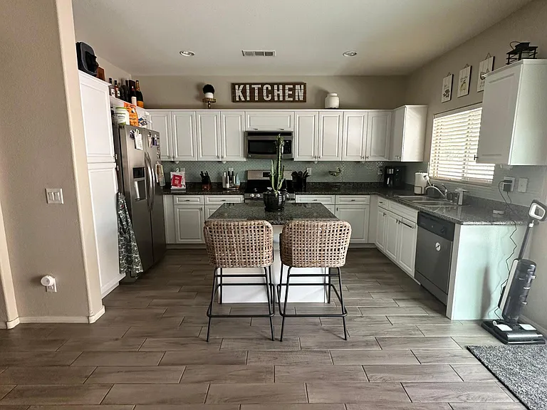 10601 Thor Mountain Ln — Photo 2