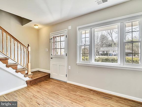 3rd image of 4916 Bristow Dr