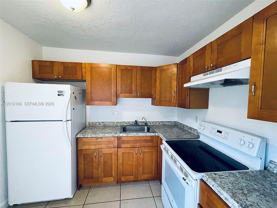 1st image of 825 NW 46th Ave #825