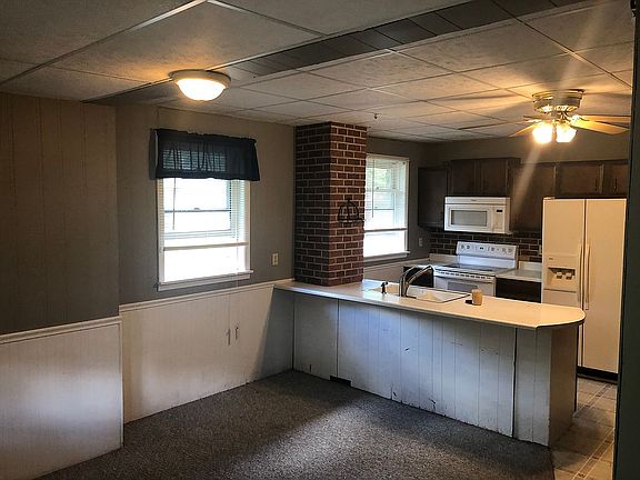 4th image of 835 Fuller Dr