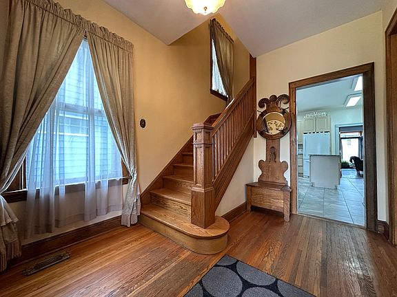 5th image of 4024 W Waveland Ave