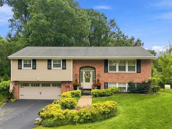 459 Troutwood Dr, Pittsburgh, PA 15237