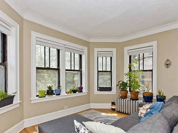 2nd image of 1424 W Winona St APT 2E
