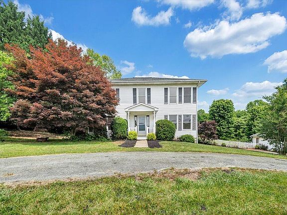 4th image of 185 River Rock Dr