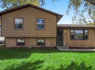 321 Maple Ln, Round Lake, IL 60073