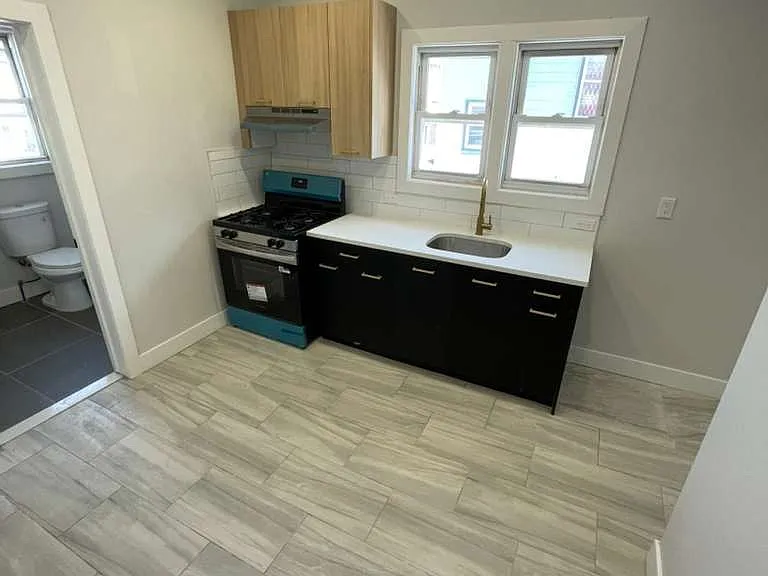 575 13th Ave #2F — Photo 2