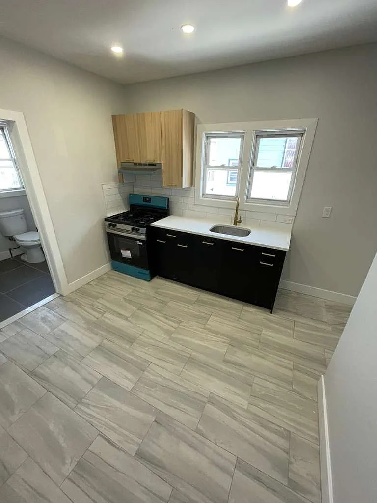 Building Photo - 575 13th Ave #2F