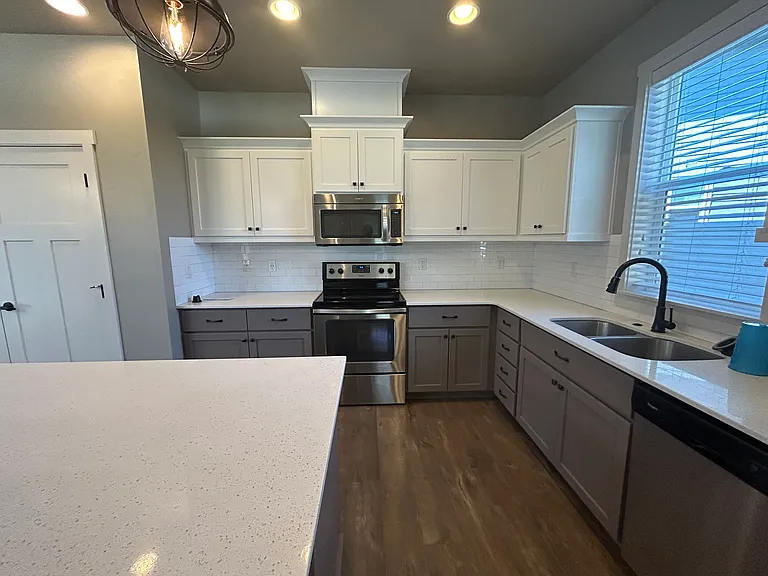 1725 E Bellalucca Ln — Photo 5