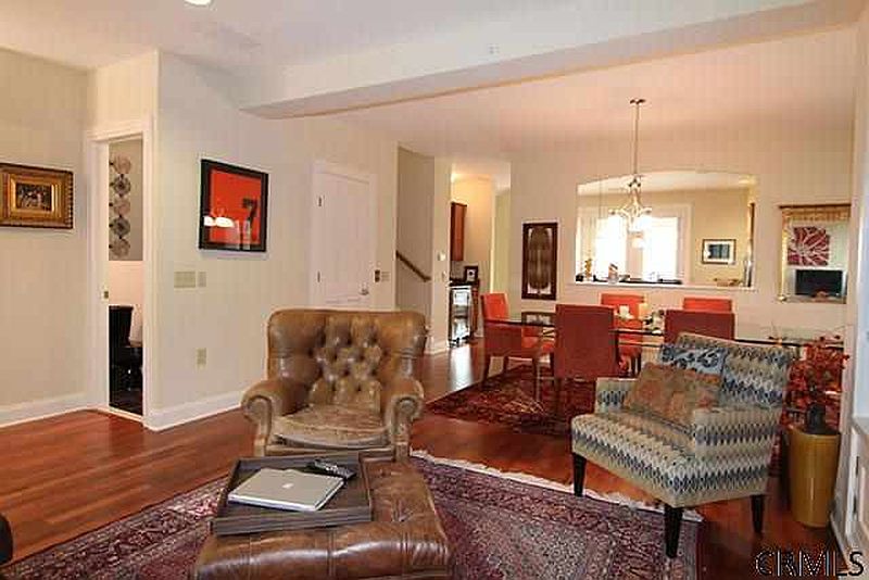 5th image of 414 WHISTLER Court