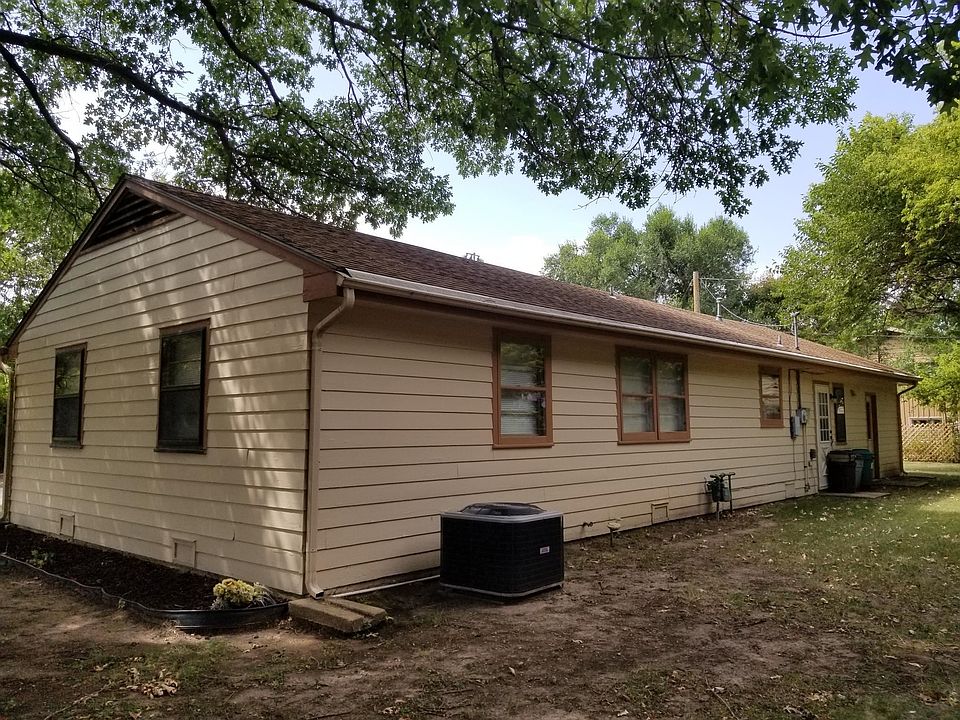 1512 Whittier St, Winfield, KS 67156 Zillow