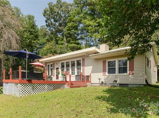 160 Persimmon Woods Ln, Hendersonville, NC 28739