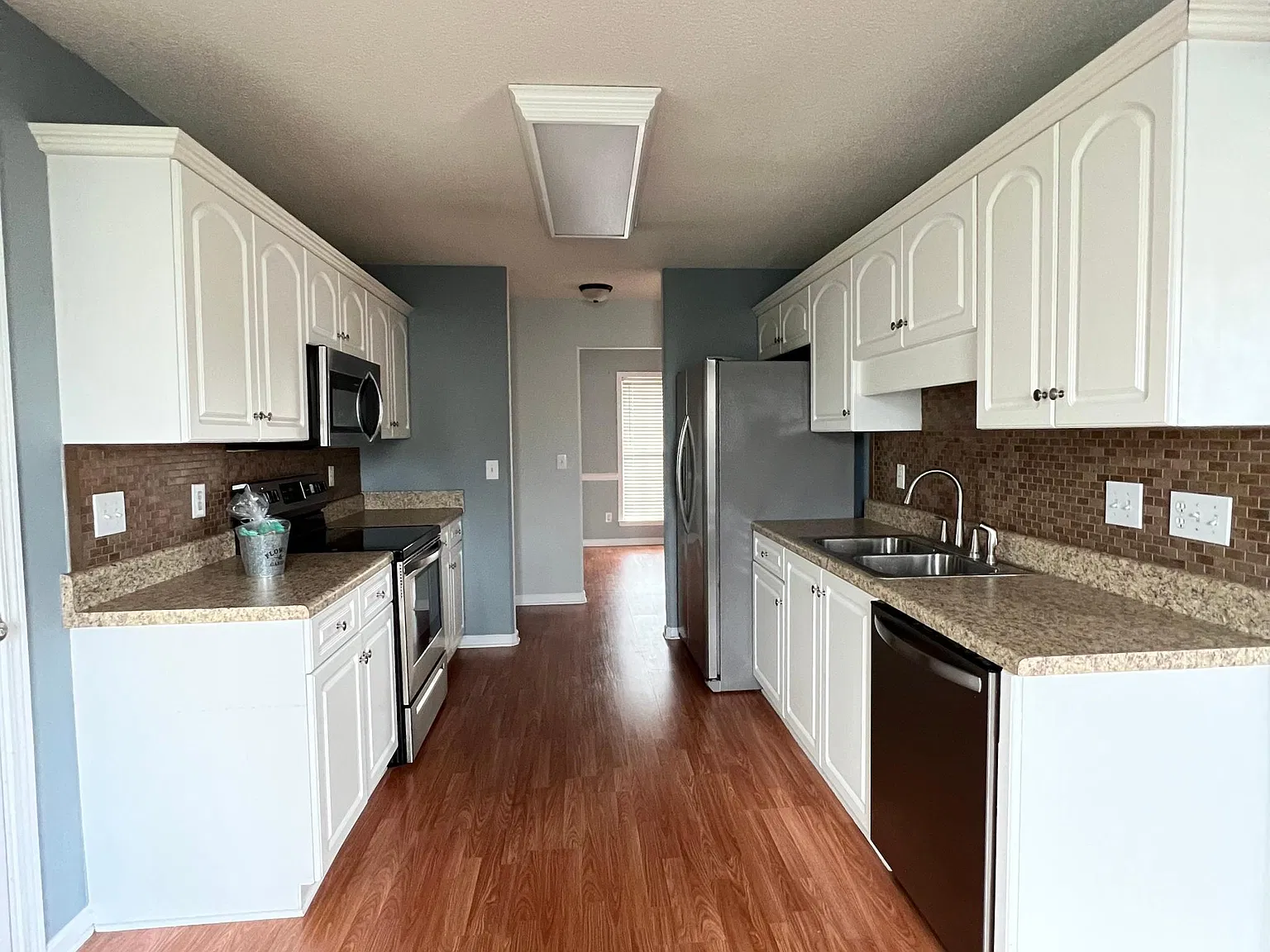 3 bed, 1611 sqft, $1,850 — Photo 2