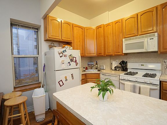 2nd image of 315 E 57th St APT 5A