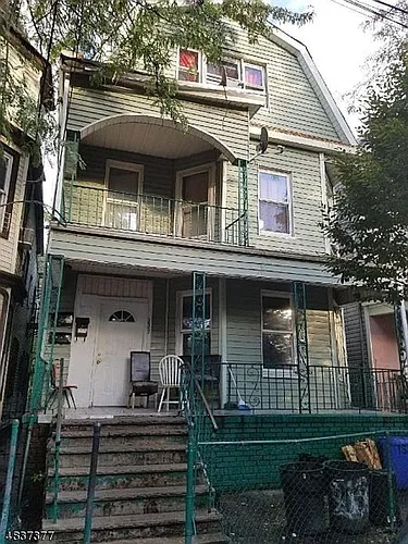 203 3rd St Photo 1