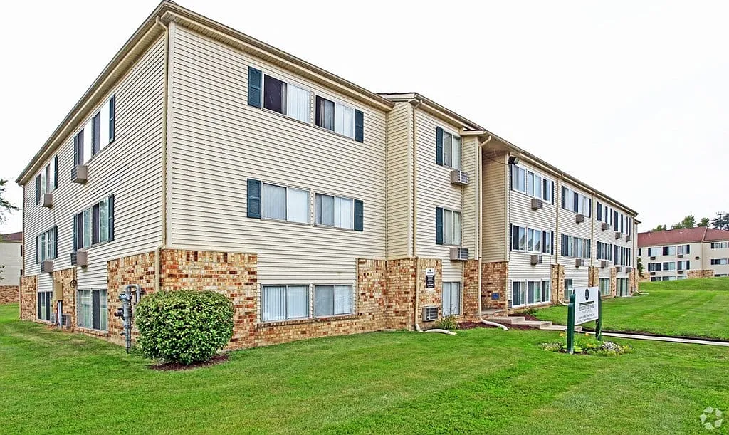 Edgewood Park Apartments — Photo 1