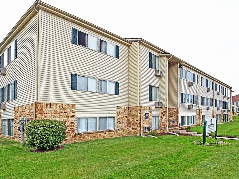 Edgewood Park Apartments — Photo 1