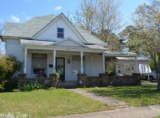 1110 7th St, Mena, AR 71953