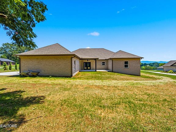 5th image of 227 Charlie Ln