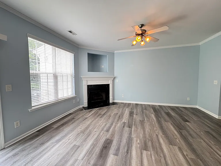 413 Hamlet Park Dr — Photo 8
