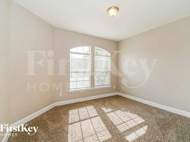 2305 Yellow Jasmine Ln — Photo 13