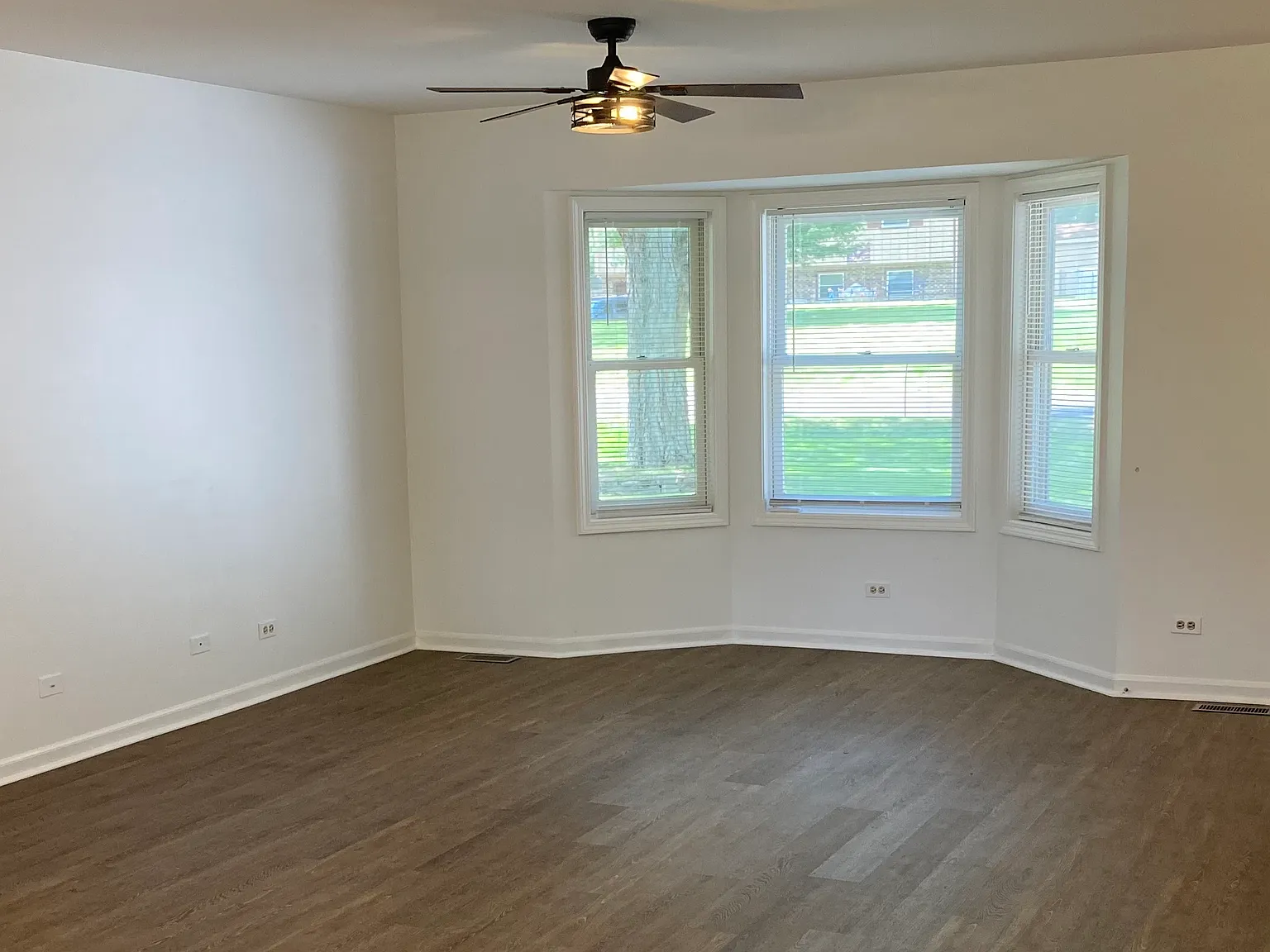 3 bed, 2.5 bath, 1477 sqft, $2,500 — Photo 3