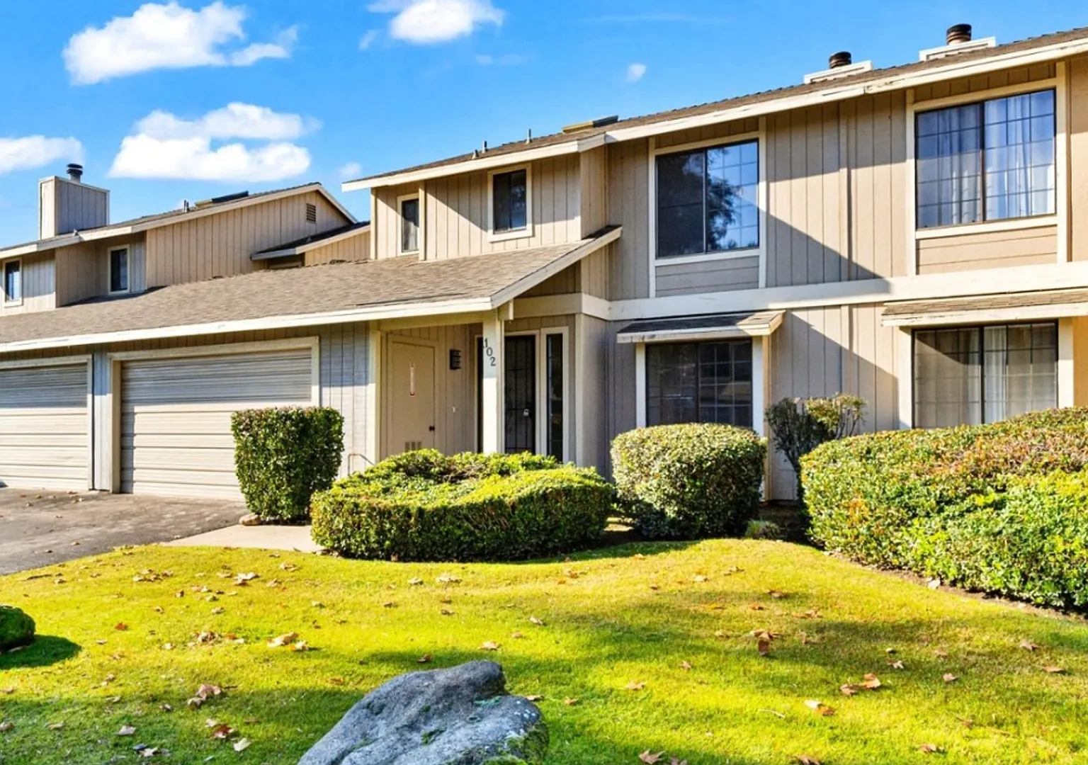 3-Bedroom Condo Near Fresno State Washer & Dryer Included! — Photo 2