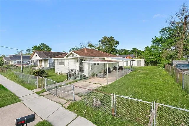 3 bed, 1.0 bath, 960 sqft, $1,500 — Photo 2