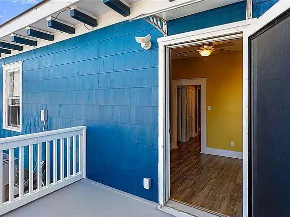 534 E Waldburg St #B — Photo 16