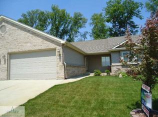 718 Tree Top Trl, Charlotte, MI 48813