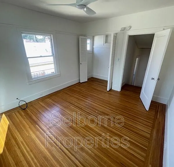 1424 E 20th St — Photo 27