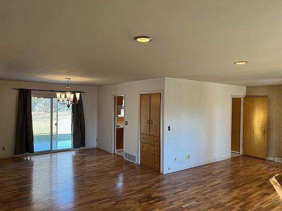 3rd image of 735 Park Ln