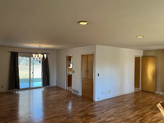 735 Park Ln — Photo 3