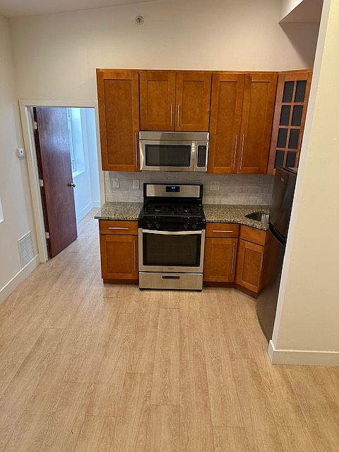 1st image of 2719 W Girard Ave #2R