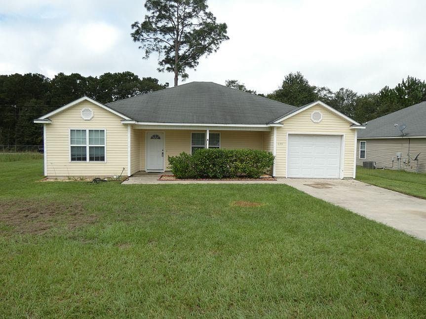 1st image of 820 Summer Ln