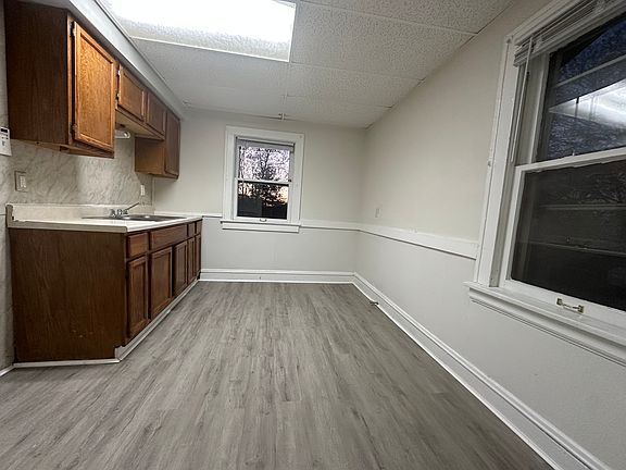 3rd image of 3846 E 146th St #Up