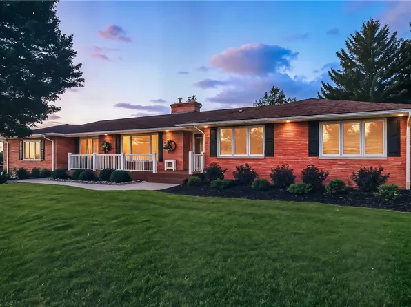 1950 N Neshannock Rd, Hermitage, PA 16148