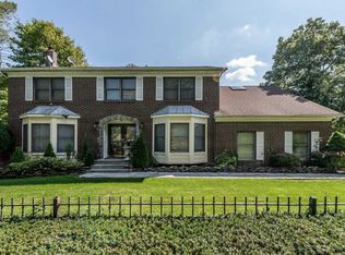 2 Roscoe Ct, Greenvale, NY 11548