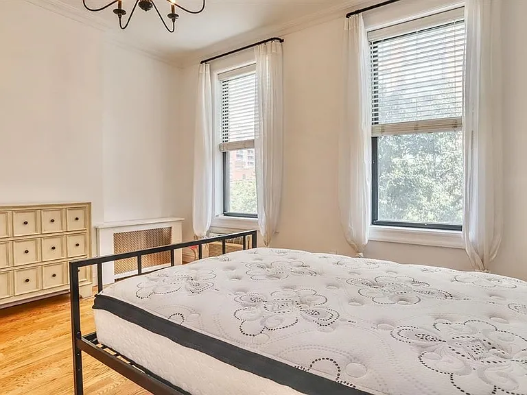 1122 Hudson St #2B — Photo 17