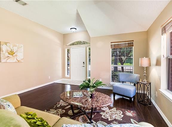 5th image of 2081 Camelot Dr