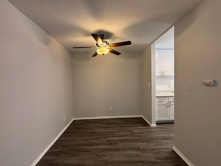 314 South Manhattan Place — Photo 16