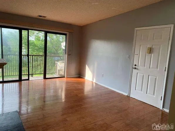 375 Lancaster Ct, Piscataway, NJ 08854
