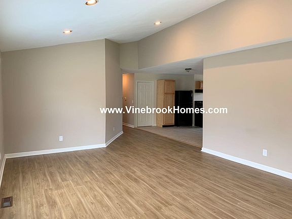 5th image of 3812 N Hawthorne Ln