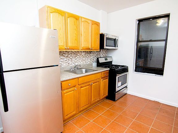 2nd image of 1450 Taylor Ave APT 4
