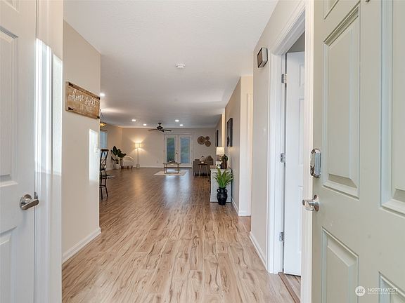 4th image of 907 NW 21st Avenue