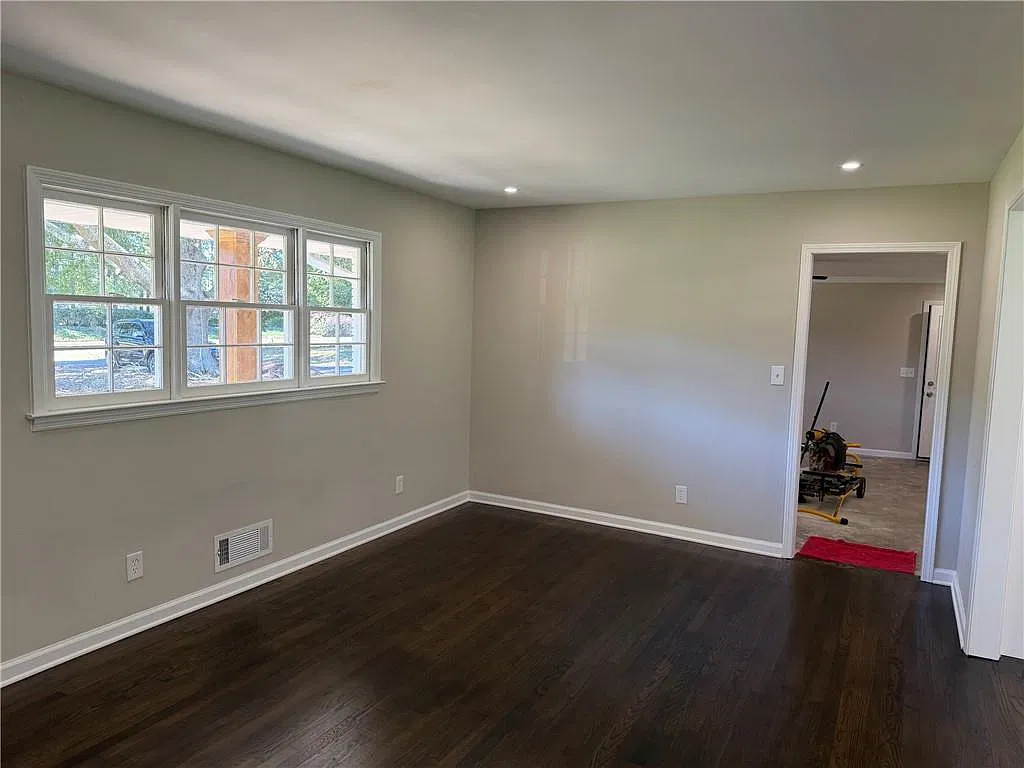 3 bed, 2.0 bath, 1716 sqft, $2,600 — Photo 3
